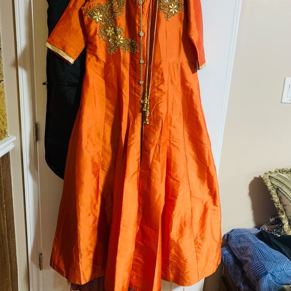 Lehngas and punjabi suit for sale - Picture 4 of 9